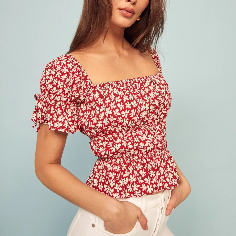Reformation Solis Ruffle Crop
Top